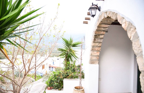 Eggares Apartment | Idyllic Naxos Agrotouristic Studio with Ocean View Pool