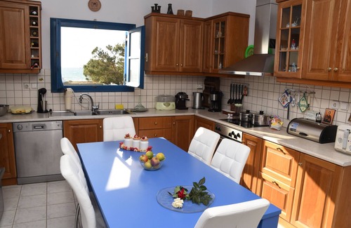 Kastraki Apartment | Unforgettable Naxos Stay: Oceanfront Ground Floor Apartment