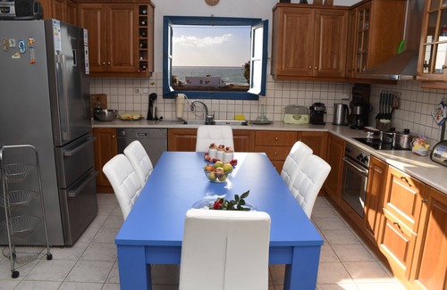 Kastraki Apartment | Unforgettable Naxos Stay: Oceanfront Ground Floor Apartment
