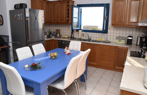 Kastraki Apartment | Unforgettable Naxos Stay: Oceanfront Ground Floor Apartment