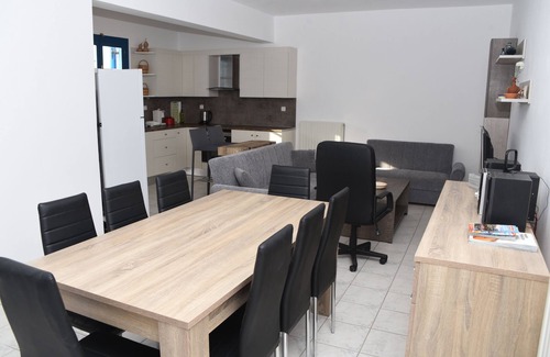 Kastraki Apartment | Discover Naxos: Cozy Semi-basement Apartment with Ocean View