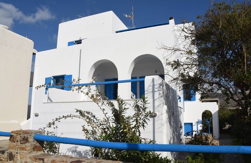 Kastraki Apartment | Discover Naxos: Cozy Semi-basement Apartment with Ocean View