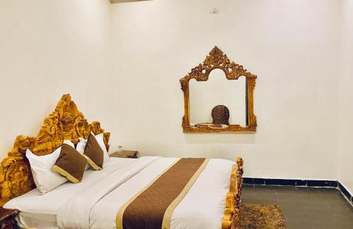 Varanasi Hotel | Nayra TJ Regency