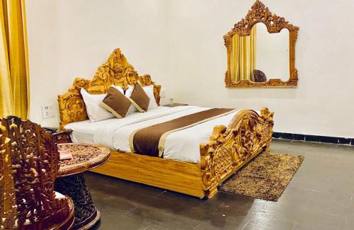 Varanasi Hotel | Nayra TJ Regency