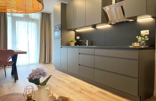Sahlenburg Apartment | Top-Rated Oceanfront Retreat with Private Sauna & Spa