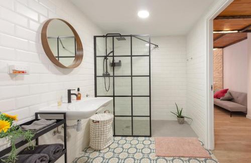 La Creu del Grau Apartment | Discover B - Noguera Apartments near Arts and Sciences