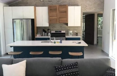 Playa Colorado House | Charming Beach House on Golf Course - Family & Pet Friendly
