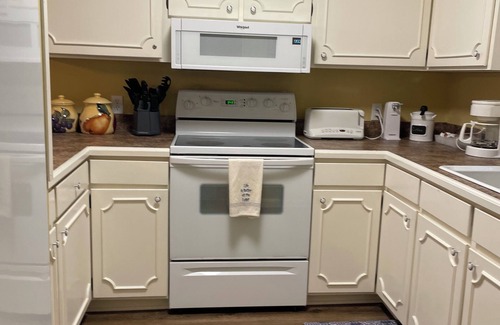 Fairfield Bay Condo | Fall Special: Unbeatable Rates & Stellar 10/10 Reviews