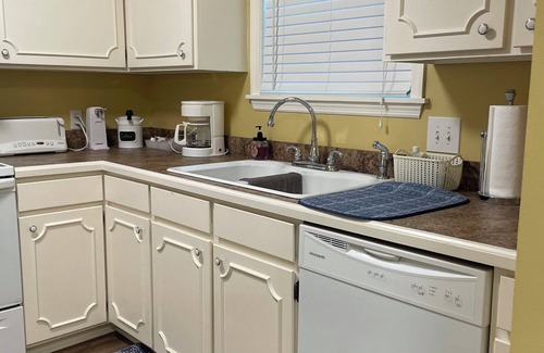 Fairfield Bay Condo | Fall Special: Unbeatable Rates & Stellar 10/10 Reviews