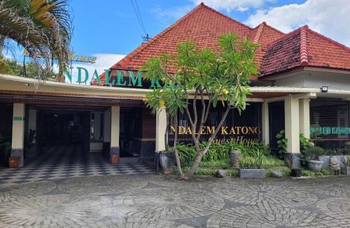 Ponorogo Hotel | Cozy Ndalem Katong Guest House with Breakfast Included