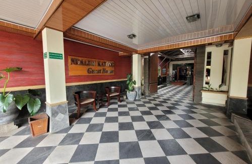 Ponorogo Hotel | Cozy Ndalem Katong Guest House with Breakfast Included