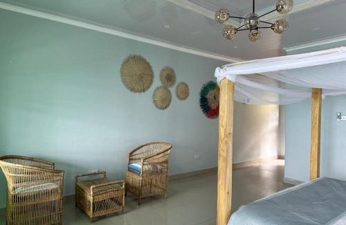 Yadinga Hotel | Ndau Lodge: Family-Friendly Retreat with On-Site Dining