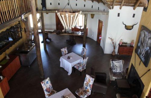 Tierpoort Hotel | Relax at Ndlovu Lodge: Pet-Friendly with Ocean Views