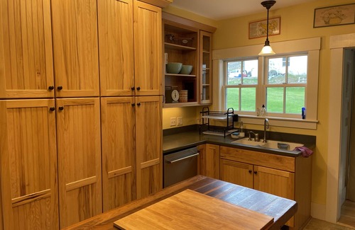 Sunapee House | NE Farm House: En Suite Bathrooms & Prime Location Near Harbor