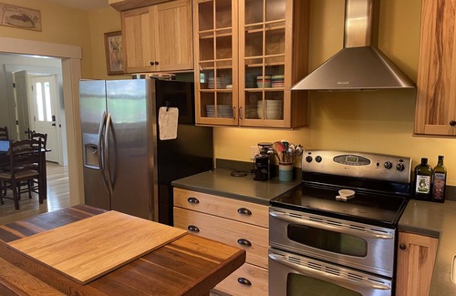 Sunapee House | NE Farm House: En Suite Bathrooms & Prime Location Near Harbor