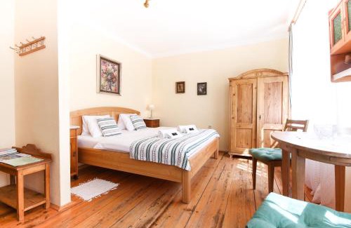 Mikulov House | Elegant (Ne)vinná kavárna: Top-Rated Stay with Hot Tub
