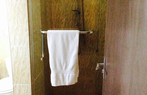 Okpanam Hotel | Explore Ne-Yo Hotel and Suites: Family-Friendly Retreat