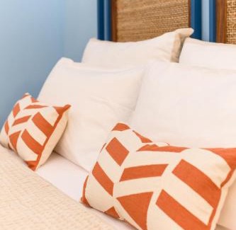 Montecalvario Apartment | Pet-Friendly Nea Domus Santa Monica with Restaurant & Breakfast