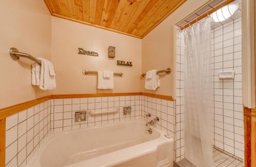 Neahkahnie Beach House | Pet-Friendly Retreat at Neahkahnie Charmer for Families