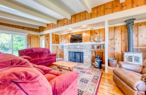 Neahkahnie Beach House | Pet-Friendly Retreat at Neahkahnie Charmer for Families