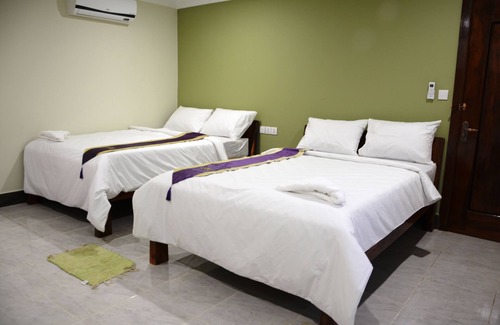 Kampot Hotel | Cozy Neakru Guesthouse with Restaurant & Breakfast Options