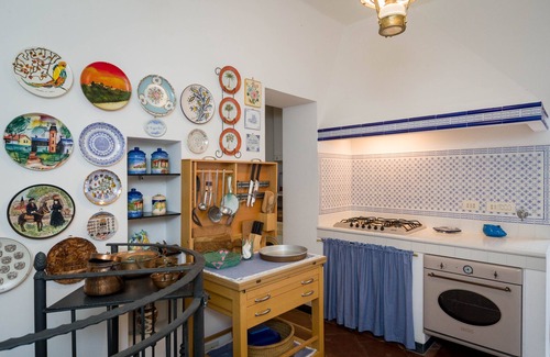 Carro House | Scenic Hillside House with Balcony and Family-Friendly Amenities