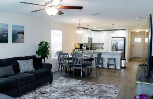 Northside House | Ideal Stay Near Airport & Beach with Pool and Ocean View