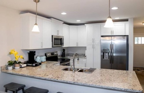 Northside House | Ideal Stay Near Airport & Beach with Pool and Ocean View