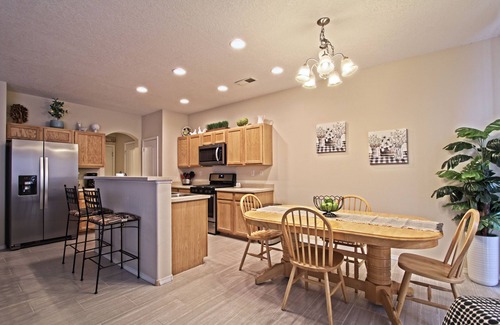 Victory Hills House | Convenient Stay Near Airport & University - Rated 10/10!
