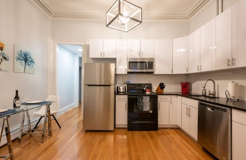 Albany Apartment | Ideal 5-Star Long Stay Hotel with Spa & Parking Access