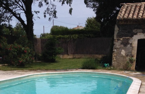 Sorgues Apartment | Near Avignon beautiful apartment in house, private terrace, swimming pool (5x10)