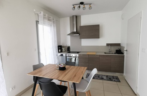 Vedene Apartment | Near Avignon, T3 apartment with large terraces.