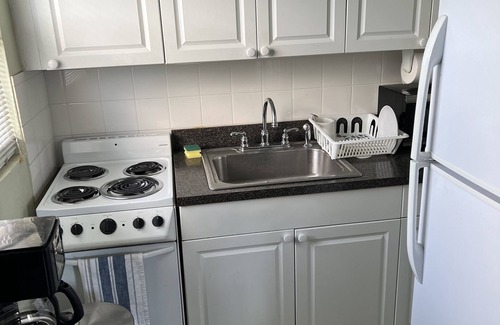 Southside Apartment | Cozy Apartment Steps from Beach and Downtown Attractions