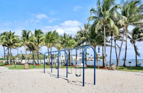 Garden Isles House | Beachside Escape with Pool, Kayaks and Family Fun
