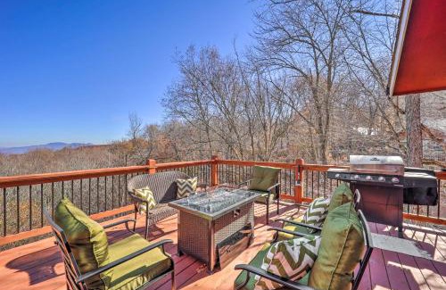 Charter Hills House | Cozy Crimson Cabin with Fire Pit Near Beech Mountain