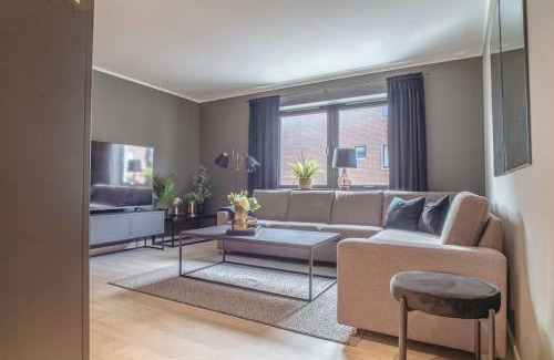 Alesund Apartment | Modern Retreat Near Brosundet with Free Street Parking