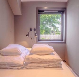 Alesund Apartment | Modern Retreat Near Brosundet with Free Street Parking