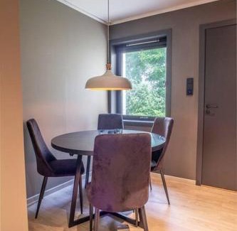 Alesund Apartment | Modern Retreat Near Brosundet with Free Street Parking