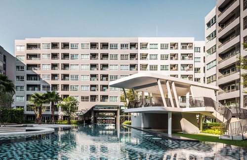 Bang Chak Condo | Relaxing Retreat Near BTS with Huge Pool & Spa Access