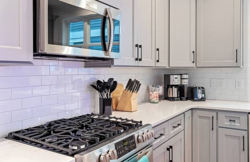 Southwest Raleigh House | Experience The Grand Jewel Near PNC and Carter Finley