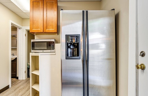 Seneca Falls House | Near Cayuga Wine Trail: Seneca Falls Convenience!
