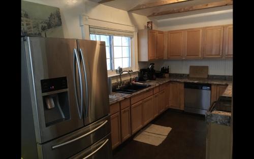 Independence House | Family-Friendly Stay Near Chiefs and Royals Stadium