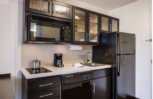 Nassau Bay Resort | Convenient Stay Near Clear Lake Sports & Recreation Complex