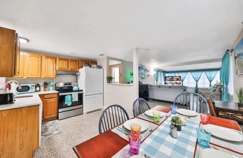 Largo House | Cozy Getaway Near Clearwater with Pool & Ocean Views