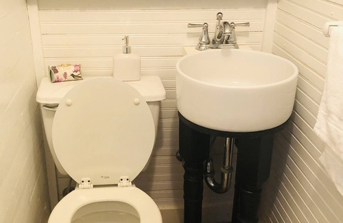Columbus Bed & Breakfast | Ideal Stay Near Columbus AFB with Fresh Breakfast & Spa