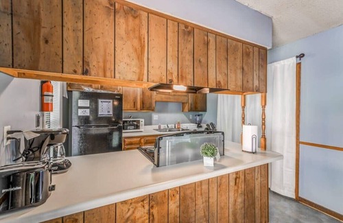Ellendale House | Pet-Friendly Hickory Hill Home Near Dining & MEM