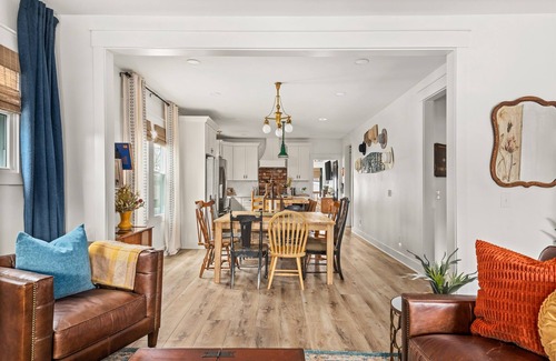Maxwell House | Ideal Nashville Getaway: Steps from Food, Bars & Downtown