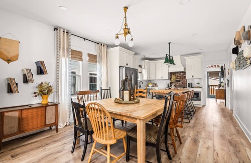Maxwell House | Ideal Nashville Getaway: Steps from Food, Bars & Downtown