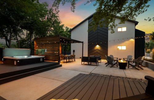 Moab House | Stylish 2BR Retreat Near Downtown with Amazing Patio