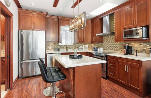 Fraserview House | Near DT Vancouver |King Bed | Casa Bella